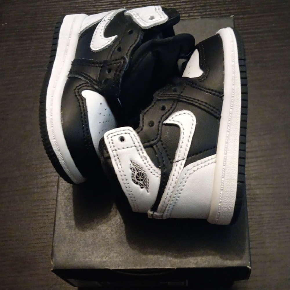 Jordan 1 Retro High OG (TD) "Black and White 2.0" Kids 3c NEW W/OG BOX - Picture 8 of 10